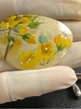 Vintage hand-painted floral brooch 70’s-90’s